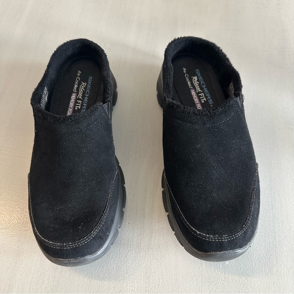 Skechers Relaxed Fit Air-Cooled Memory Foam Black Slip-On Sneakers Sz 8 GUC - Picture 2 of 10